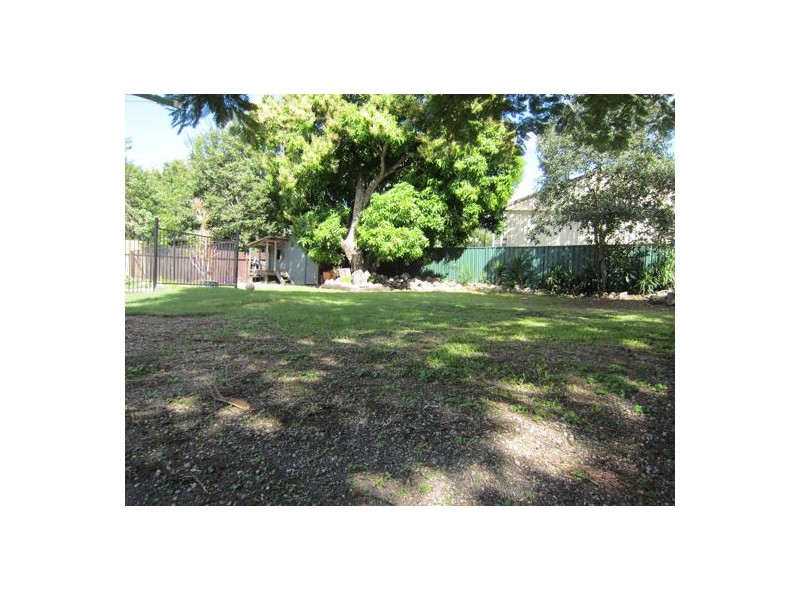 17 Whitehill Rd, Newtown QLD 4305