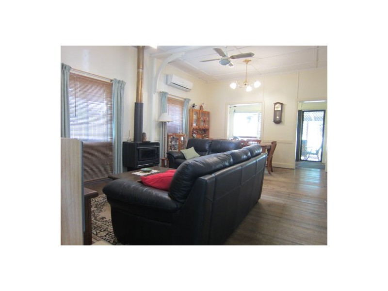 17 Whitehill Rd, Newtown QLD 4305