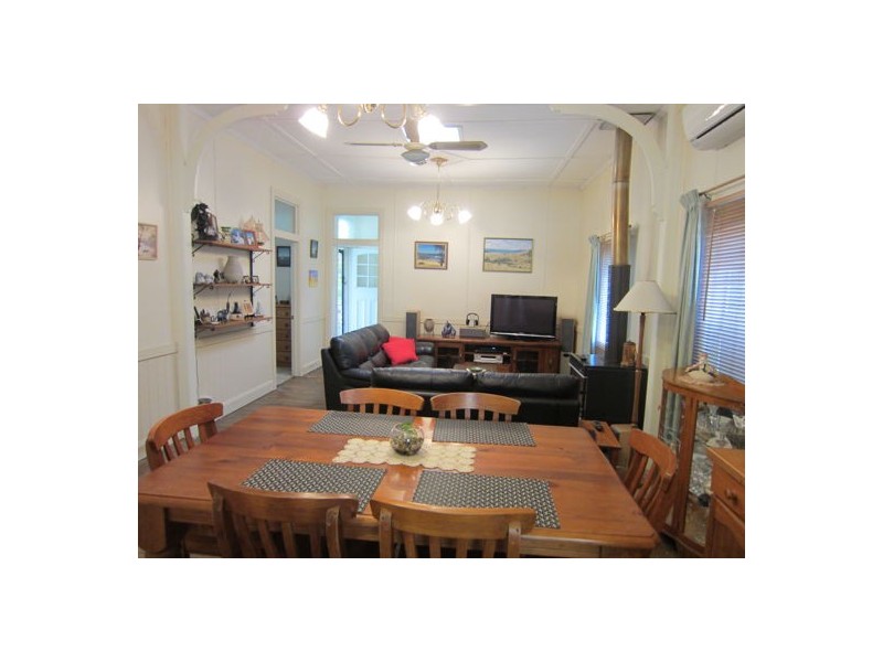 17 Whitehill Rd, Newtown QLD 4305