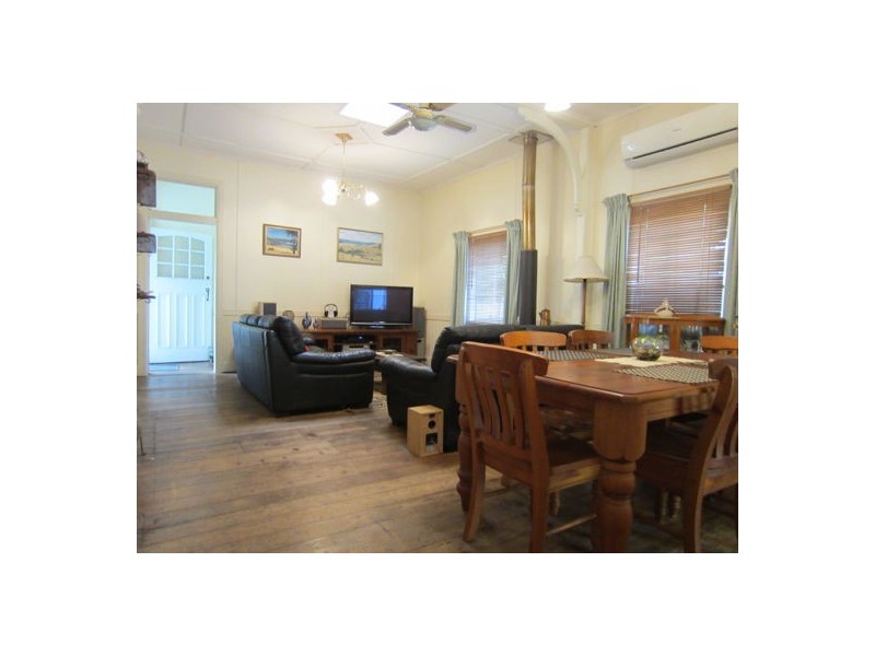 17 Whitehill Rd, Newtown QLD 4305