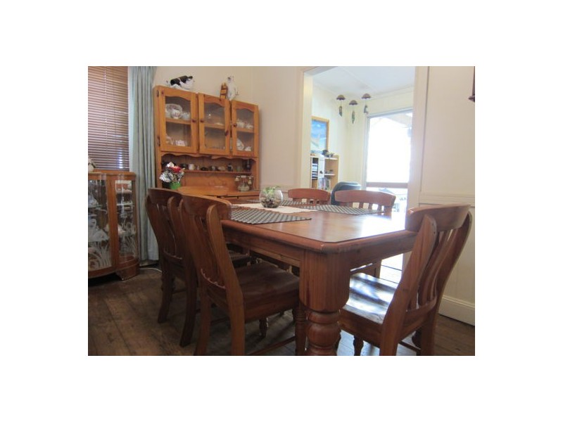 17 Whitehill Rd, Newtown QLD 4305