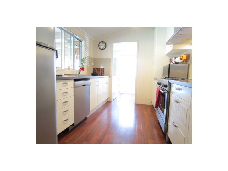 17 Whitehill Rd, Newtown QLD 4305