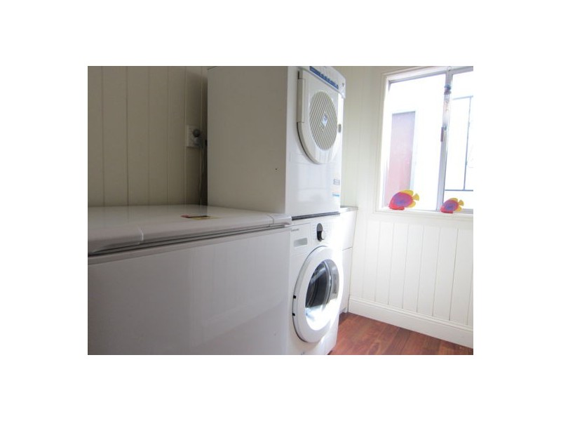 17 Whitehill Rd, Newtown QLD 4305