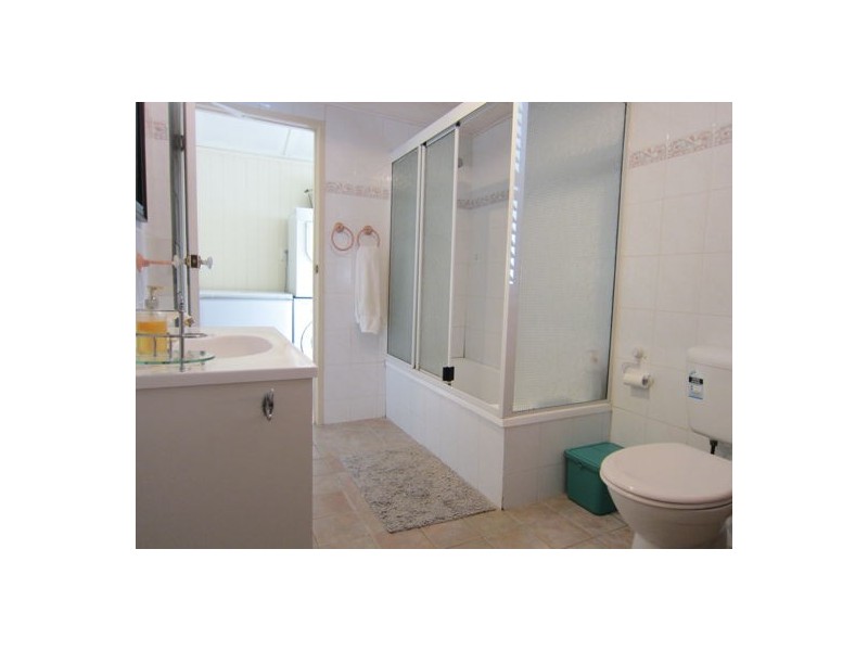 17 Whitehill Rd, Newtown QLD 4305