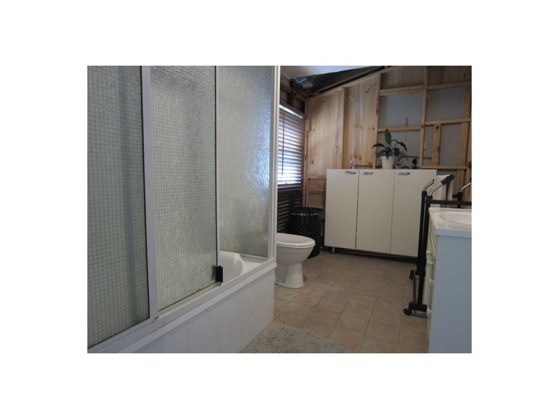 17 Whitehill Rd, Newtown QLD 4305