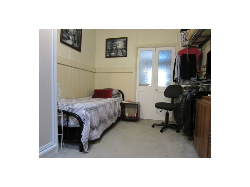 17 Whitehill Rd, Newtown QLD 4305