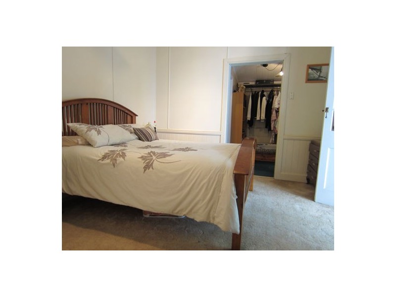 17 Whitehill Rd, Newtown QLD 4305