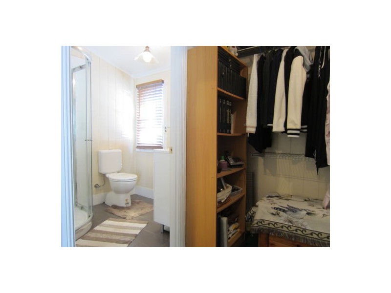 17 Whitehill Rd, Newtown QLD 4305