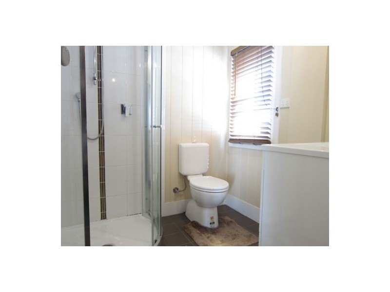 17 Whitehill Rd, Newtown QLD 4305