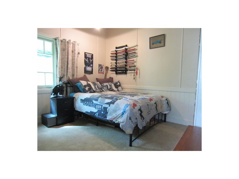 17 Whitehill Rd, Newtown QLD 4305