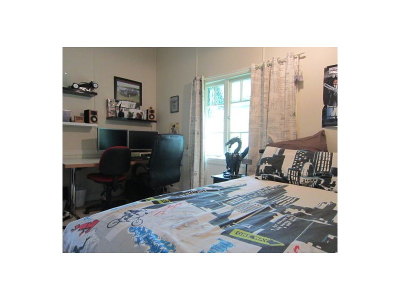 17 Whitehill Rd, Newtown QLD 4305