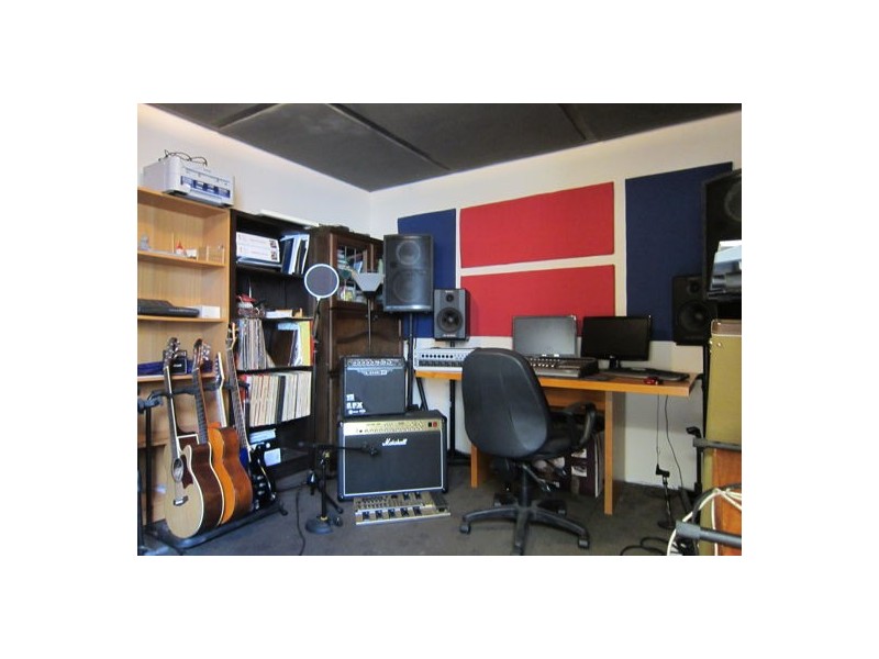 17 Whitehill Rd, Newtown QLD 4305