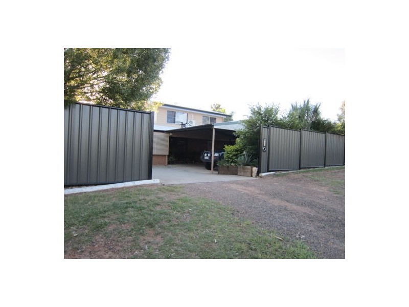 28 Hall Street, Yamanto QLD 4305