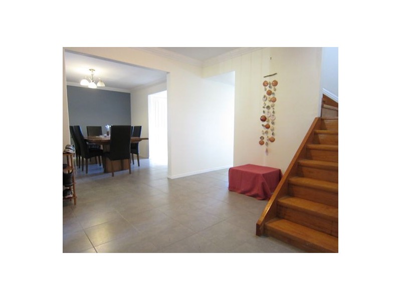 28 Hall Street, Yamanto QLD 4305