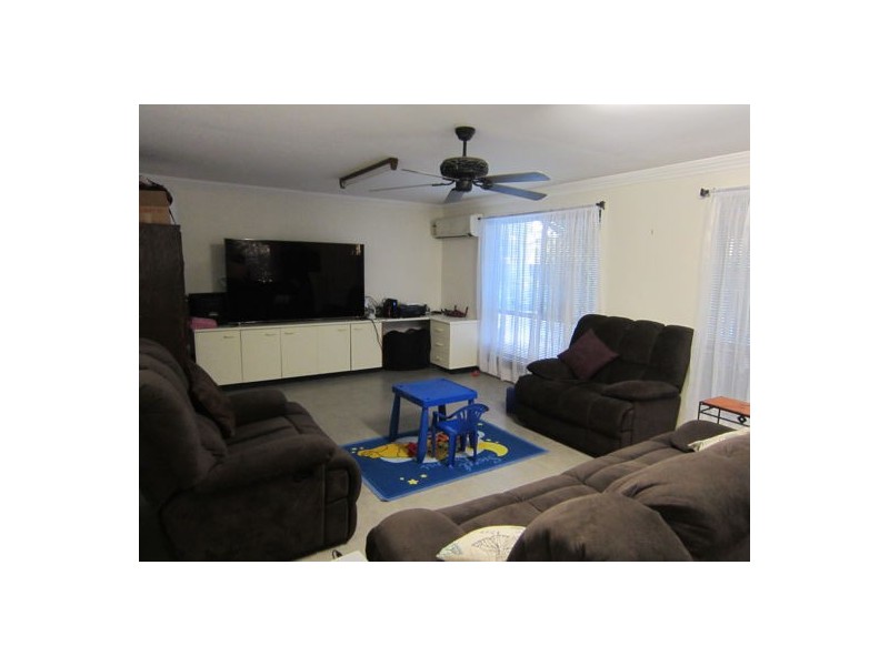 28 Hall Street, Yamanto QLD 4305