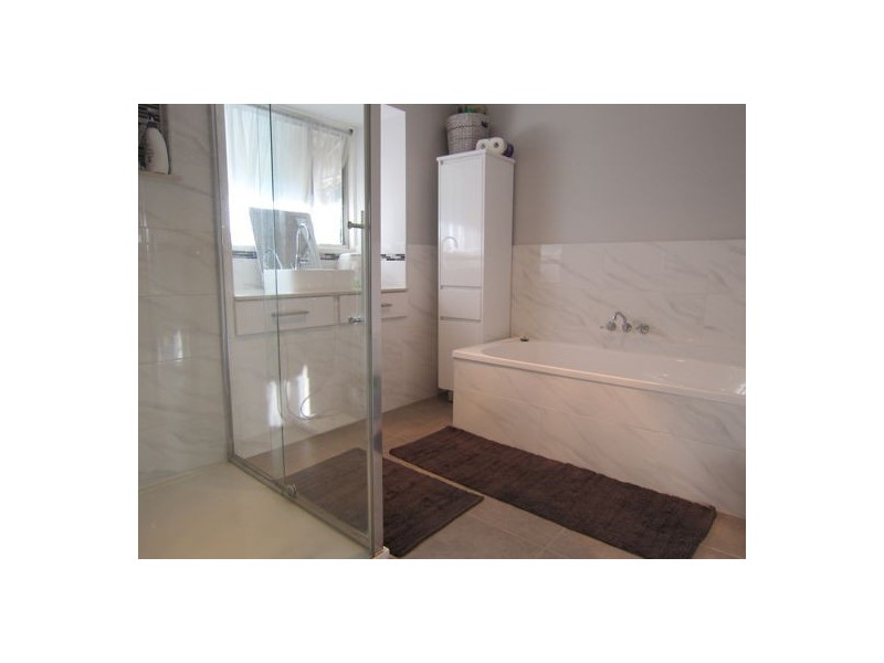 28 Hall Street, Yamanto QLD 4305
