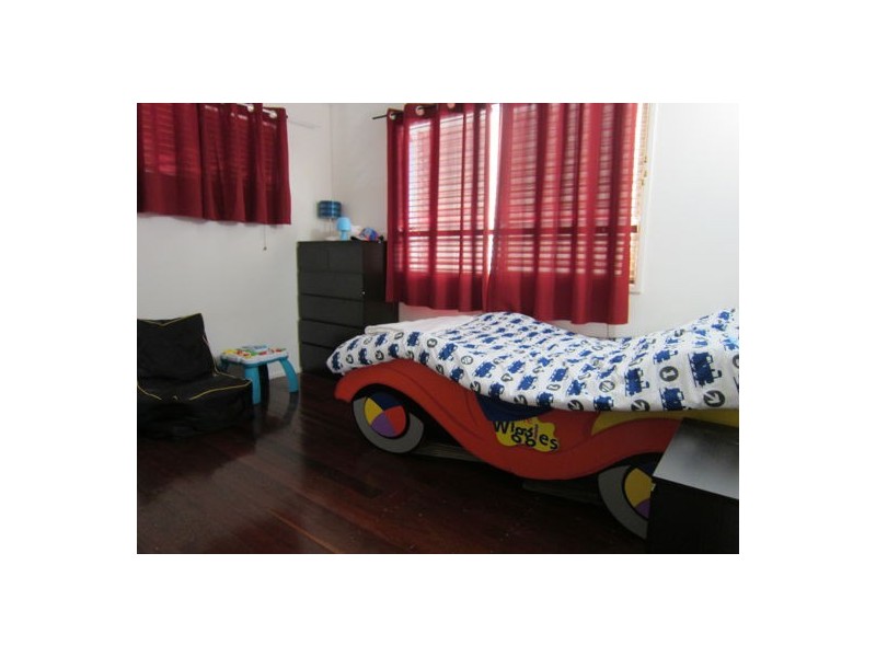 28 Hall Street, Yamanto QLD 4305
