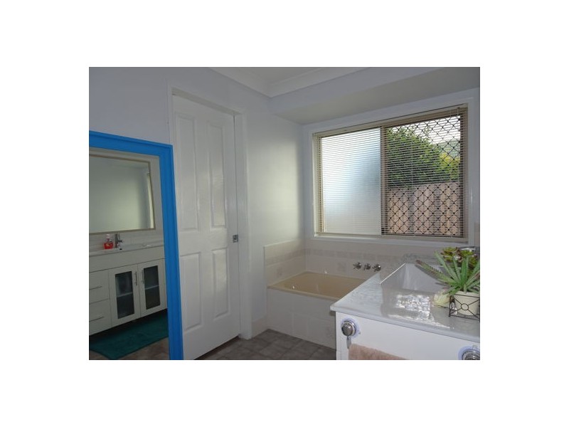 37 Sealy Street, Silkstone QLD 4304