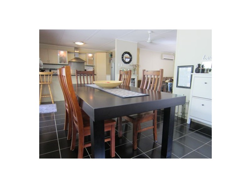 129 Velvet Street, Pine Mountain QLD 4306