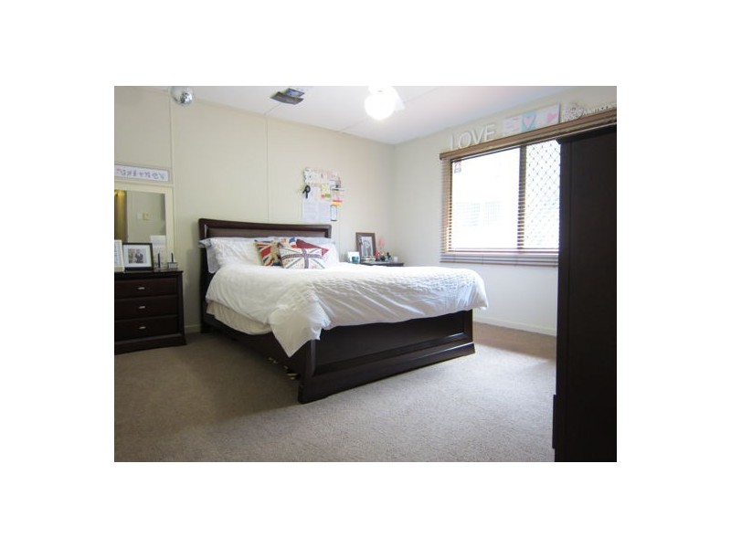 129 Velvet Street, Pine Mountain QLD 4306