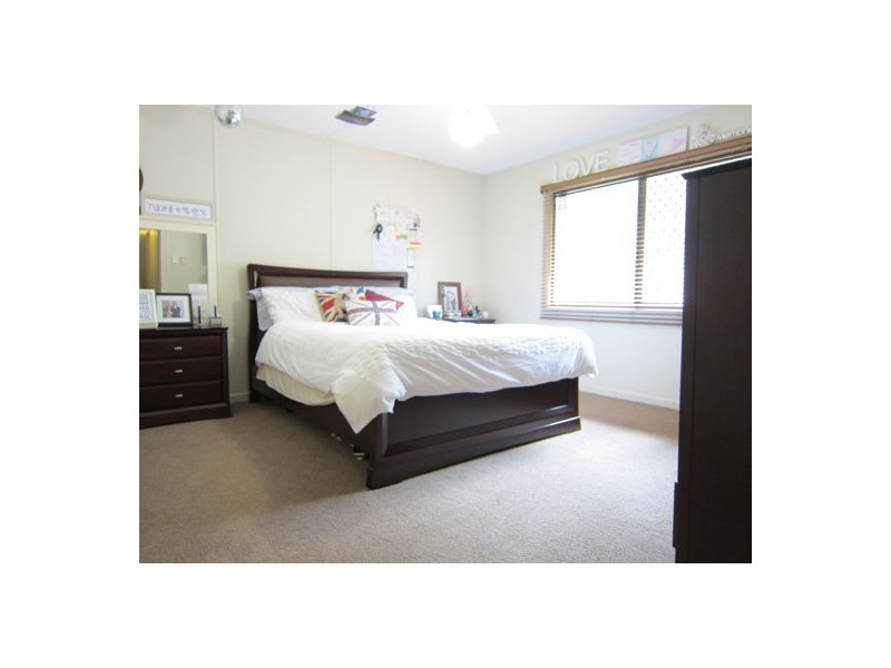 129 Velvet Street, Pine Mountain QLD 4306