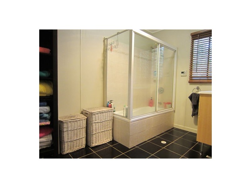 129 Velvet Street, Pine Mountain QLD 4306