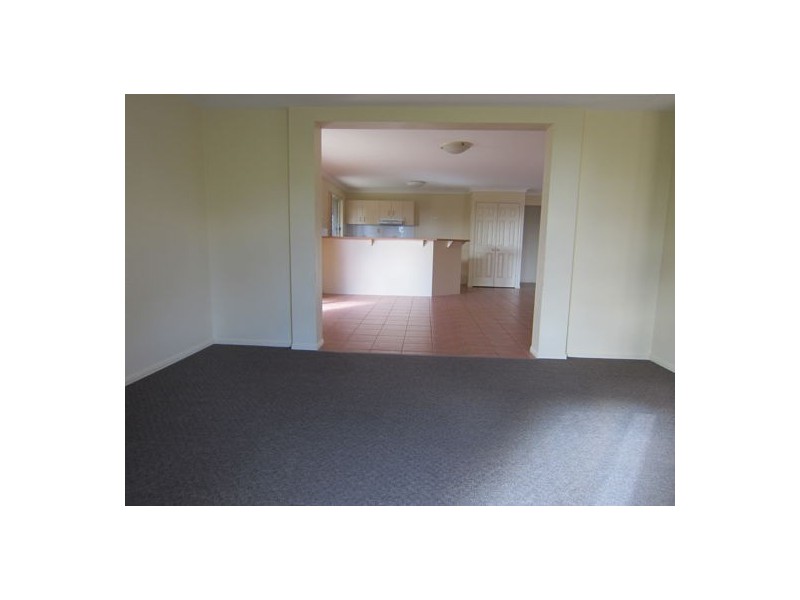 18 Kathleen Place, Yamanto QLD 4305