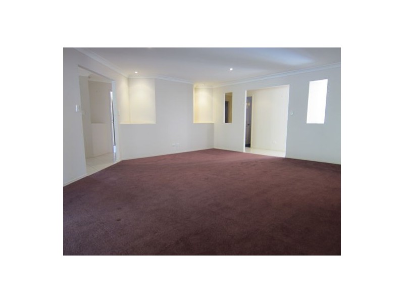 9 Blessington Way, Flinders View QLD 4305