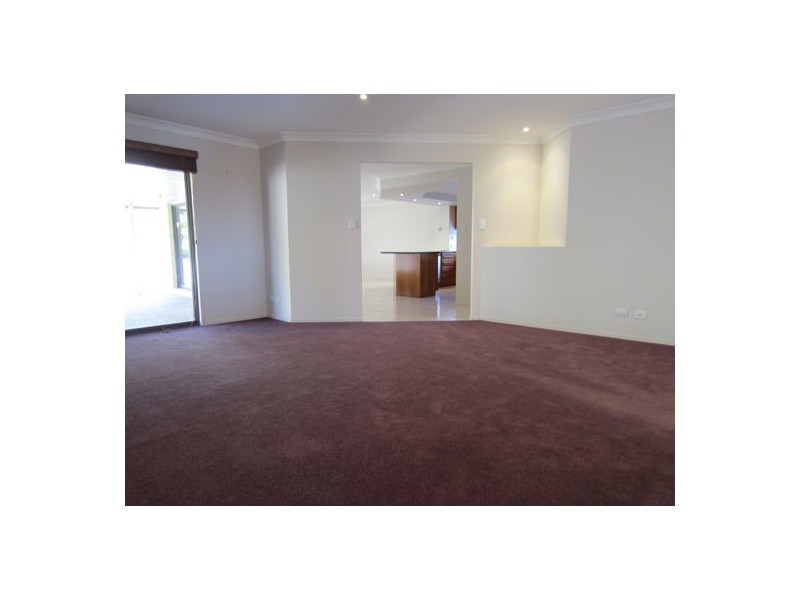 9 Blessington Way, Flinders View QLD 4305