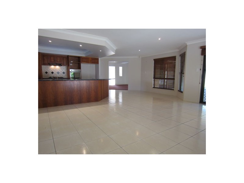 9 Blessington Way, Flinders View QLD 4305