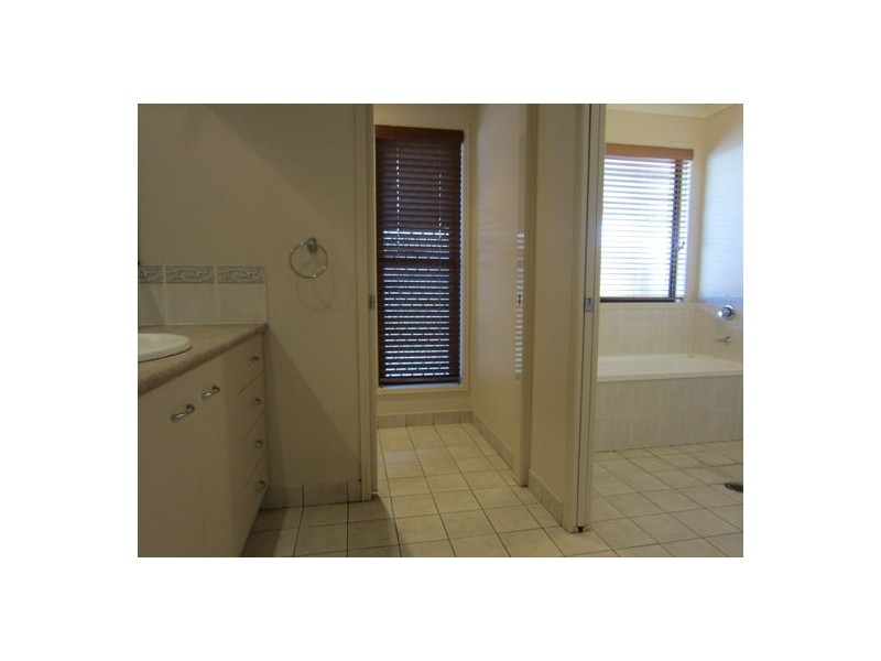 9 Blessington Way, Flinders View QLD 4305