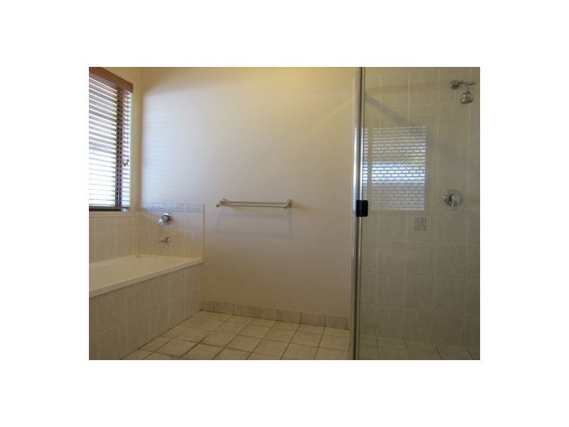 9 Blessington Way, Flinders View QLD 4305