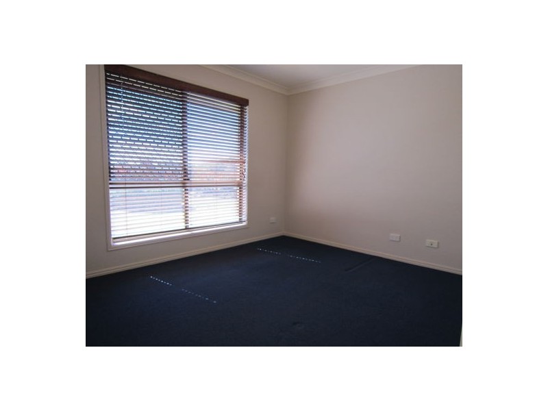 9 Blessington Way, Flinders View QLD 4305