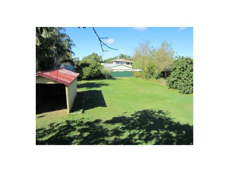 6 Woodford St, One Mile QLD 4305
