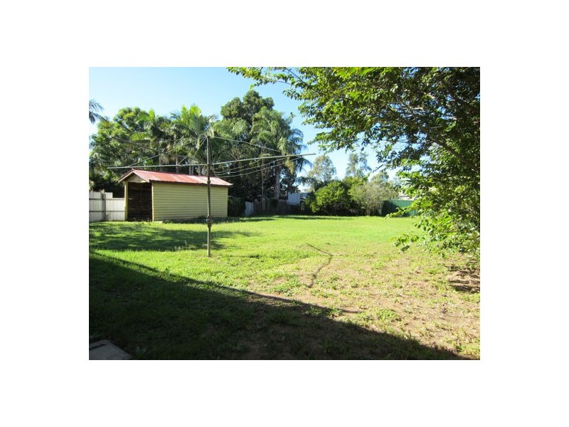 6 Woodford St, One Mile QLD 4305