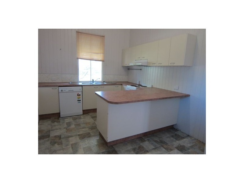 6 Woodford St, One Mile QLD 4305