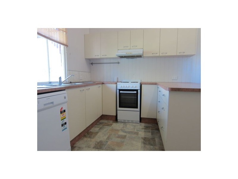 6 Woodford St, One Mile QLD 4305