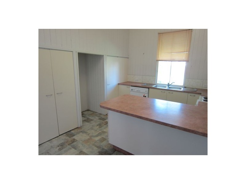 6 Woodford St, One Mile QLD 4305