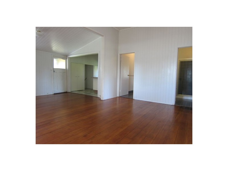 6 Woodford St, One Mile QLD 4305