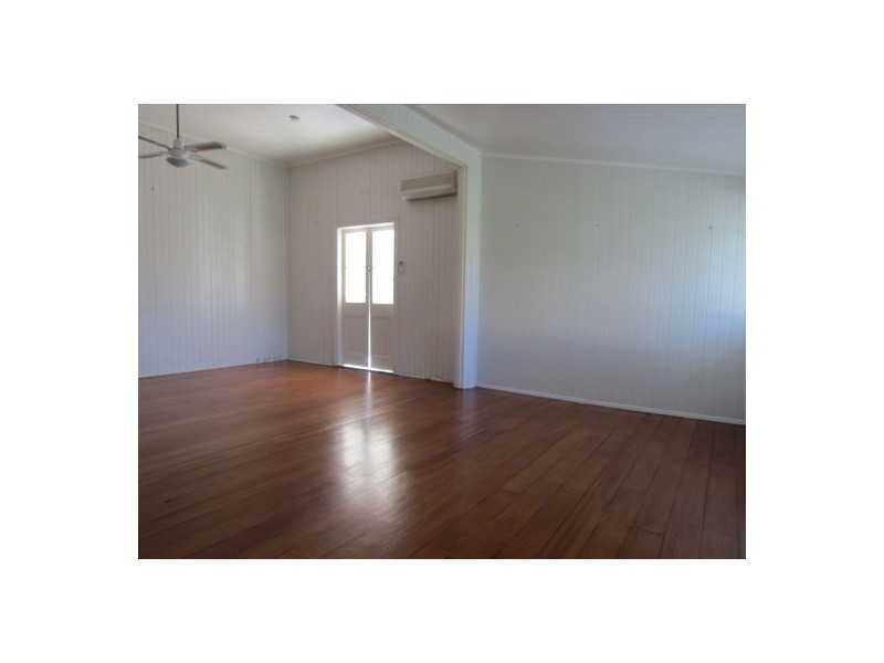 6 Woodford St, One Mile QLD 4305