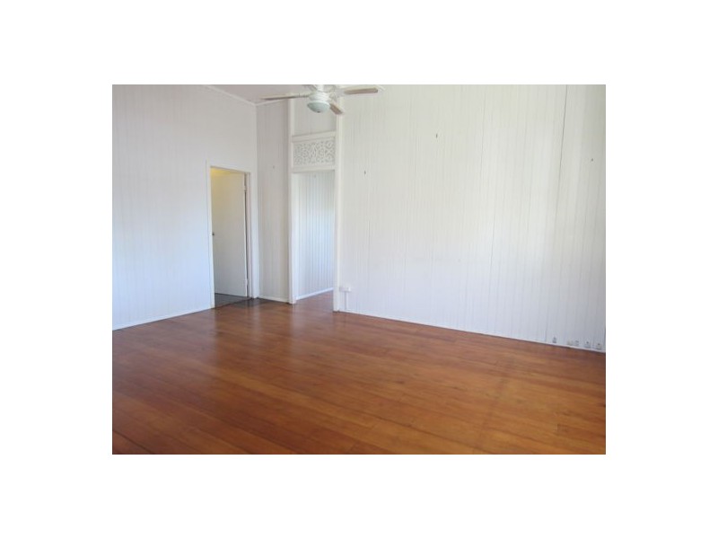 6 Woodford St, One Mile QLD 4305