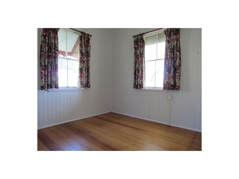 6 Woodford St, One Mile QLD 4305