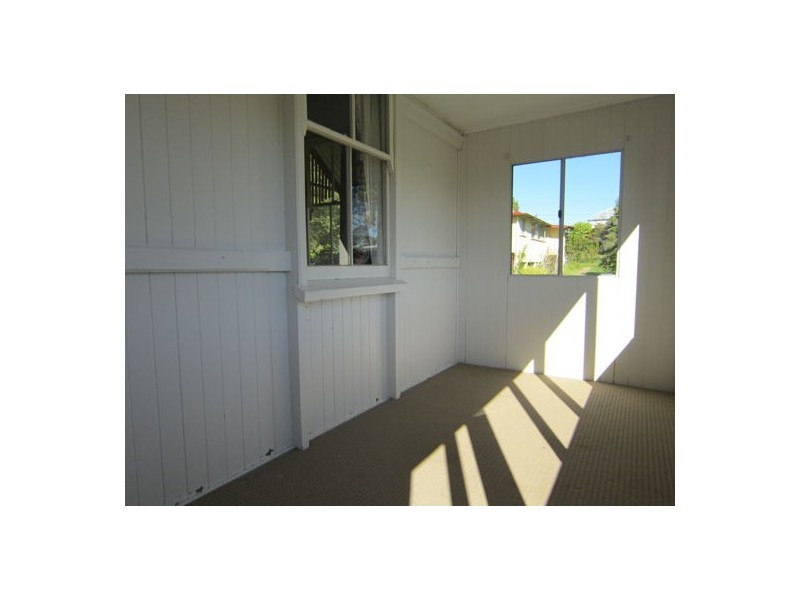 6 Woodford St, One Mile QLD 4305