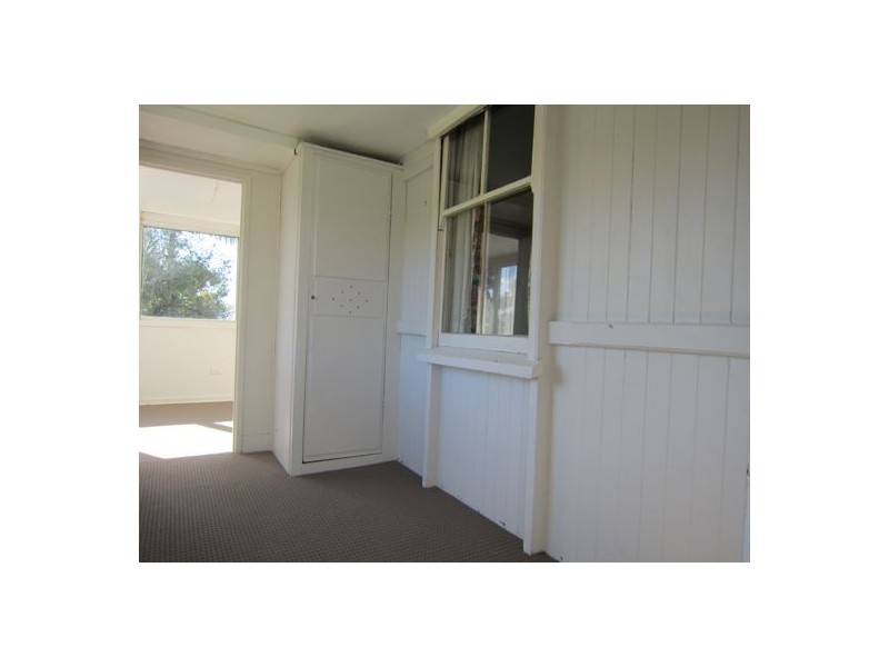 6 Woodford St, One Mile QLD 4305