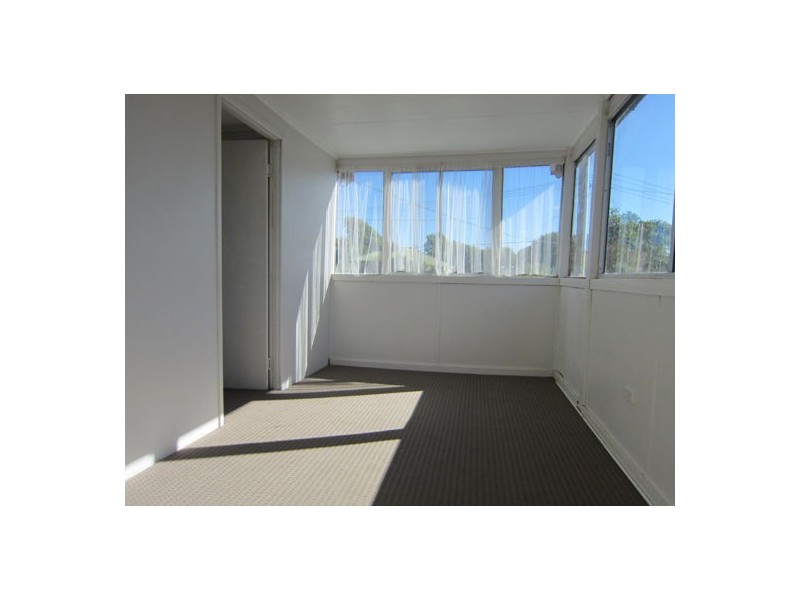 6 Woodford St, One Mile QLD 4305