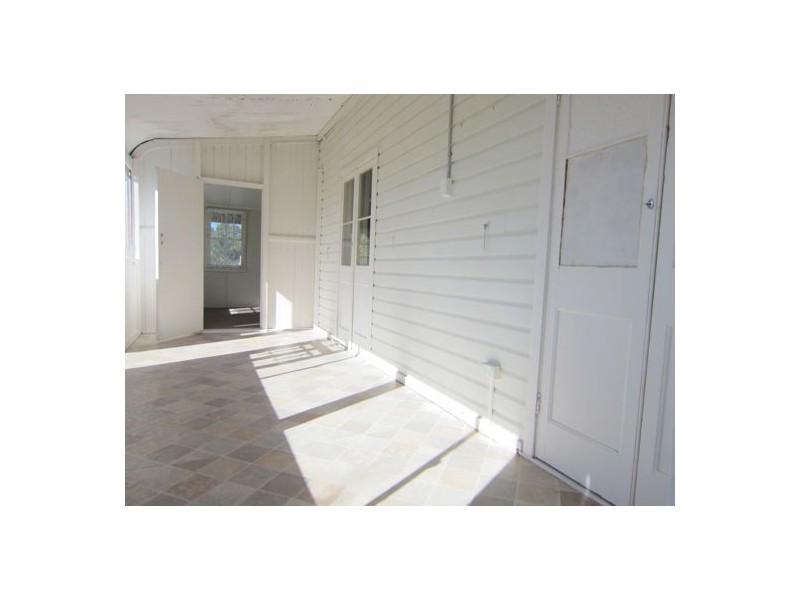 6 Woodford St, One Mile QLD 4305