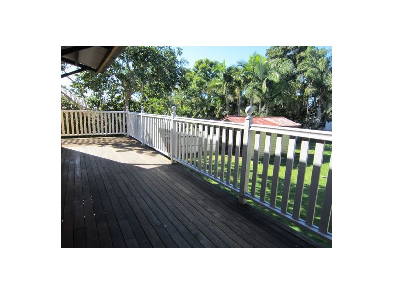 6 Woodford St, One Mile QLD 4305