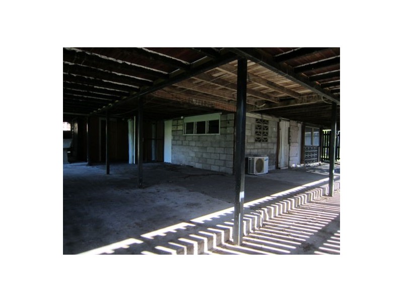 6 Woodford St, One Mile QLD 4305