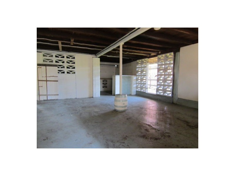 6 Woodford St, One Mile QLD 4305