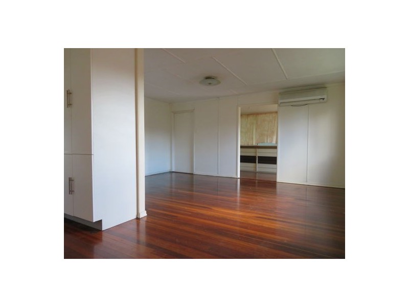 1 Warrawong Street, Eastern Heights QLD 4305